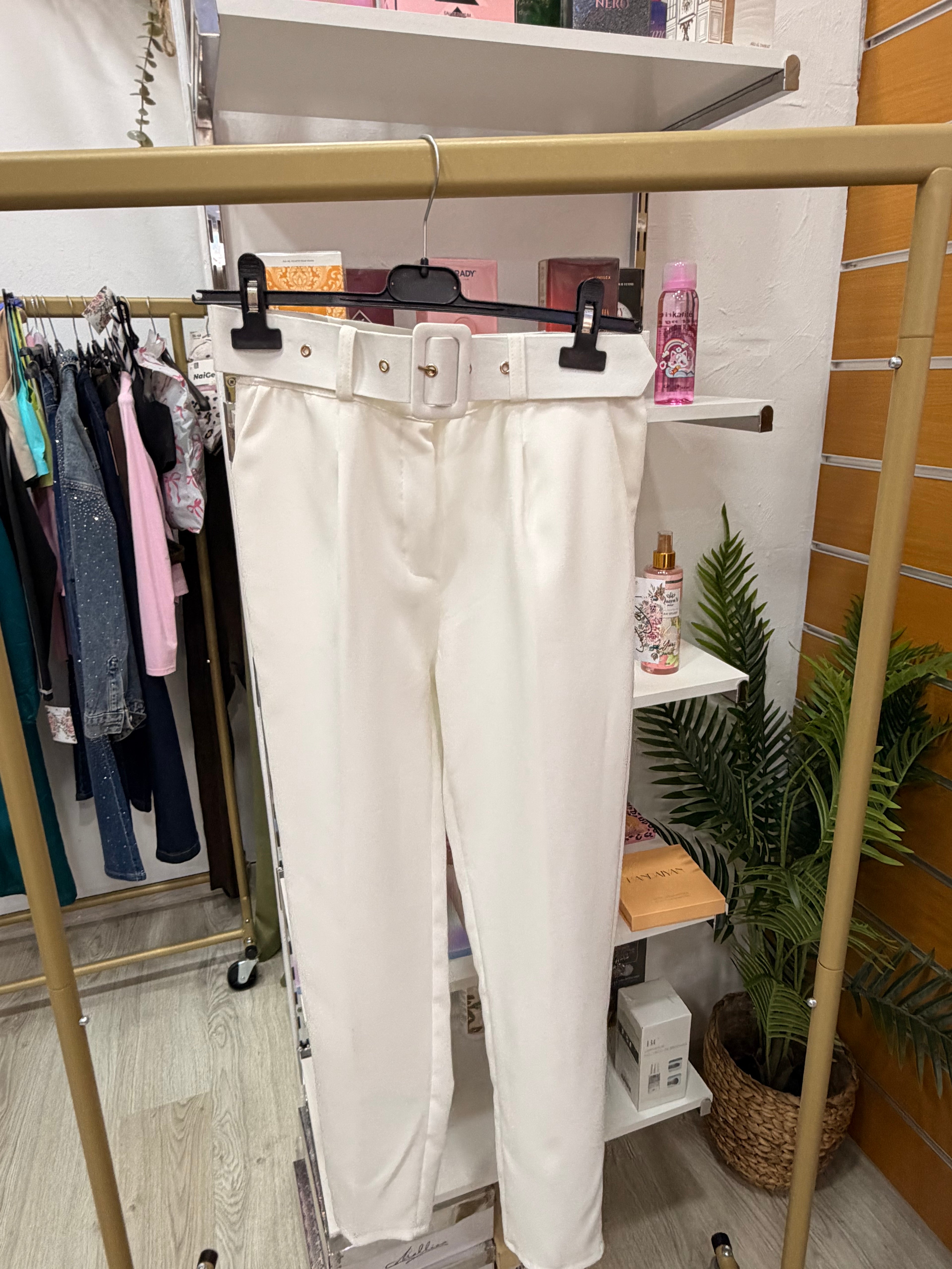 Pantalón cinturón blanco
