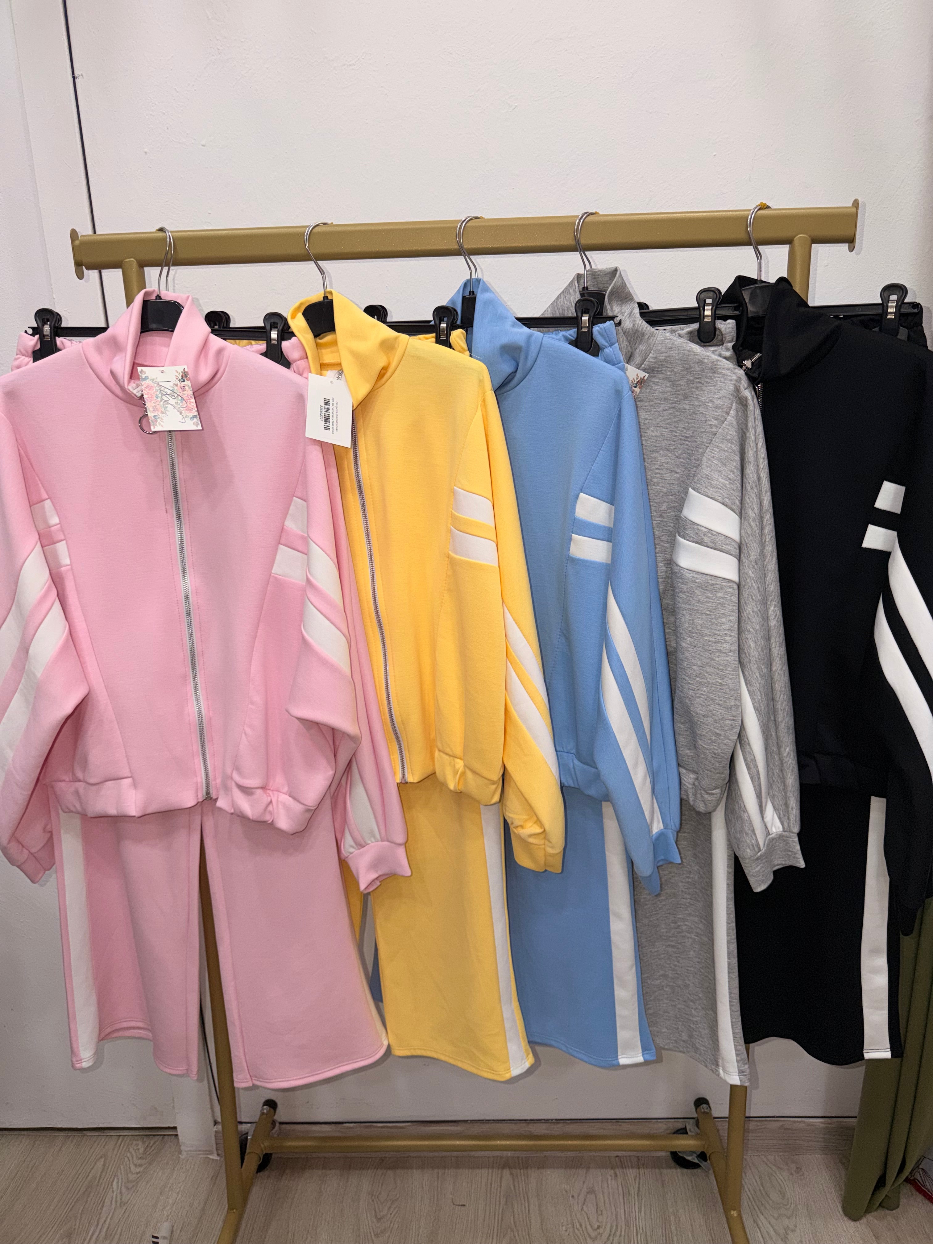 Conjunto chándal lineas